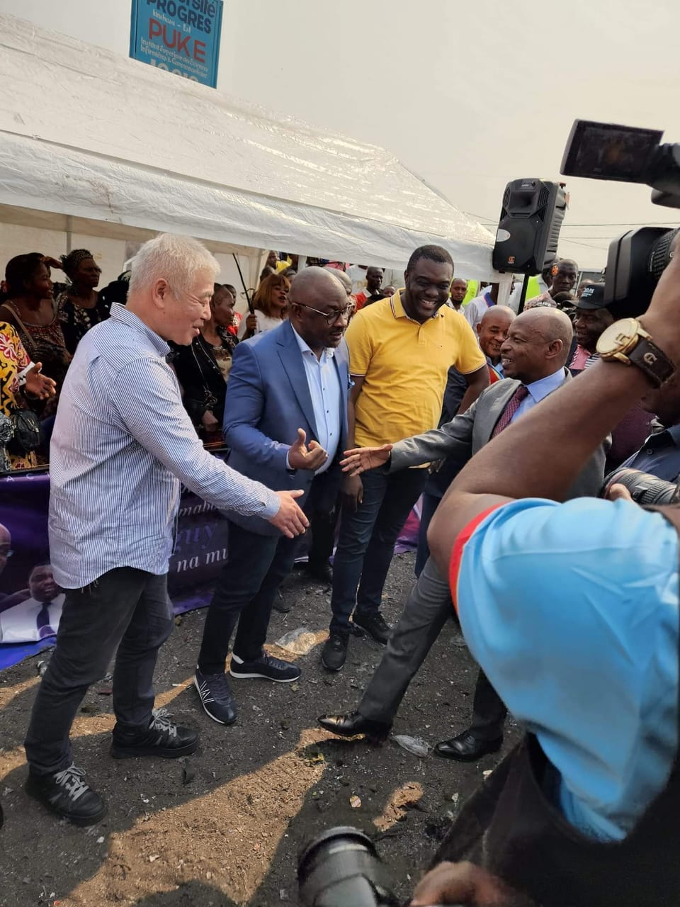 Lancement des travaux de construction de l'avenue B.A.T de 10km dans la commune de la N'sele par Son Excellence Mr le Ministre des infrastructures