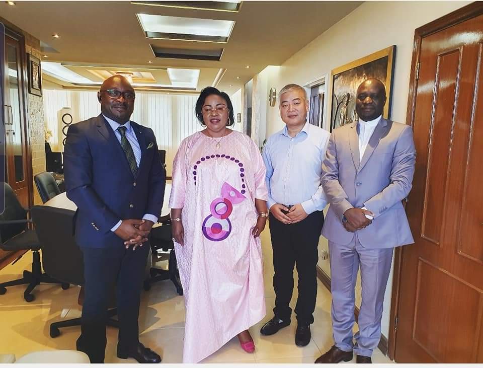 Remise officielle de l'ouvrage ( Réhabilitation complète du bâtiment abritant la Direction Générale de la CNSS) à Madame Agnès Mwad Nawej Katang, DG de le CNSS.